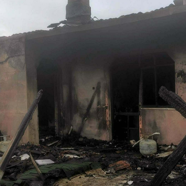 İş yerinde çıkıp eve sıçrayan yangın 5 saatte söndürüldü; annesini ölümden...