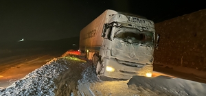 Van'da 138 yerleşim biriminin yolu kardan kapandı