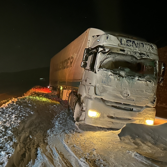 Van'da 138 yerleşim biriminin yolu kardan kapandı