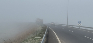Anadolu Otoyolu'nda sis görüş mesafesini düşürdü