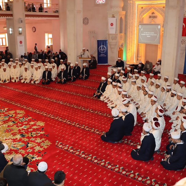Mardin'de hafızlık eğitimini tamamlayan 139 öğrenci için icazet töreni yapı...