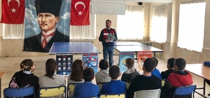 Edirne'de jandarma ekipleri öğrencilere "güvenli internet kullanımı" eğitim...