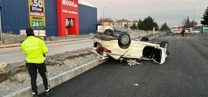 Kütahya'da devrilen otomobilin sürücüsü yaralandı