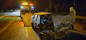 Afyonkarahisar'da iki otomobilin çarpışması sonucu 3 kişi yaralandı