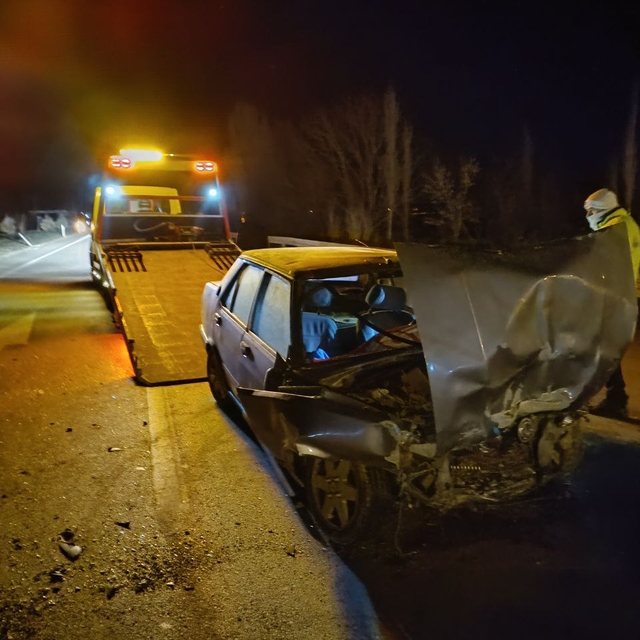 Afyonkarahisar'da iki otomobilin çarpışması sonucu 3 kişi yaralandı