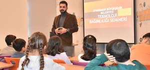 Diyarbakır'da teknolojik bağımlılık seminerleri devam ediyor