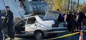 Otomobil çöp kamyonuna arkadan çarptı: 2 ölü, 2 ağır yaralı