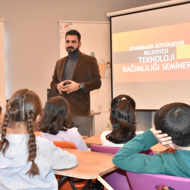 Diyarbakır'da teknolojik bağımlılık seminerleri devam ediyor