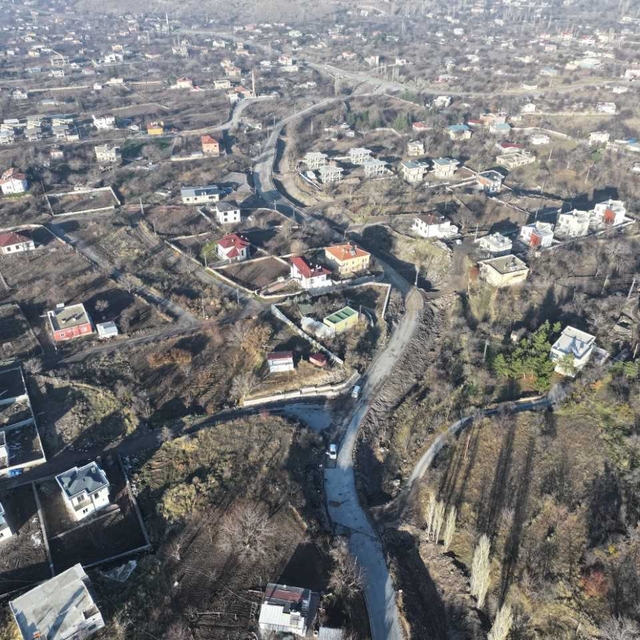 Hacılar ilçesinde yol yapım çalışmaları sürüyor