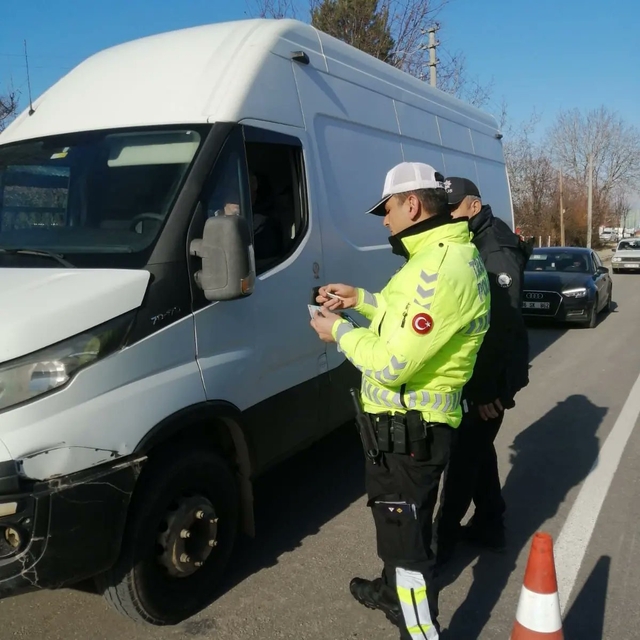 Laçin'de kış lastiği denetimi yapıldı