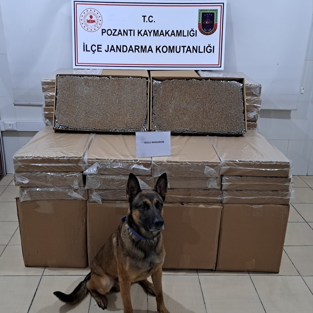 Adana'da yolcu otobüsünde 300 bin dolu makaron ele geçirildi