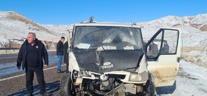 Erzurum'da hafif ticari araç ile kamyonetin çarpıştığı kazada 1 kişi öldü, 3 kişi yaralandı