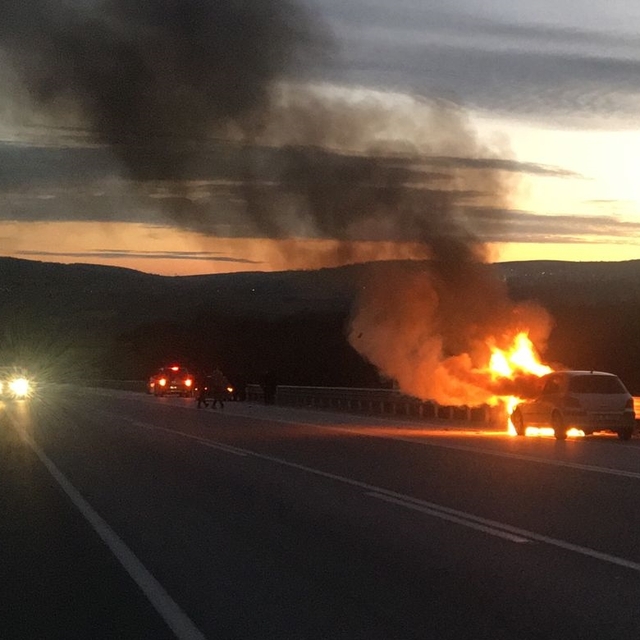 Çorum'da seyir halindeyken yanan otomobil kullanılamaz hale geldi