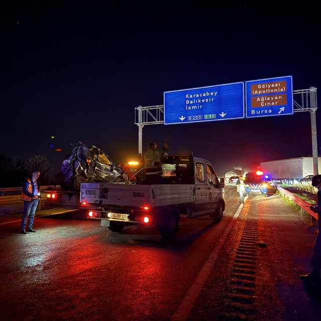 Bursa'da meydana gelen zincirleme trafik kazasında 1 kişi öldü, 2 kişi yara...