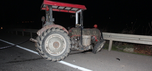 Alaşehir'de tırın traktöre çarpması sonucu 2 kişi yaralandı