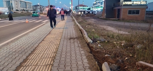 Karasu'da araçla çarpışıp taklalar atan otomobilin sürücüsü yaralandı