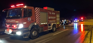 Söke'de seyir halindeyken alev alan otomobil kullanılamaz hale geldi