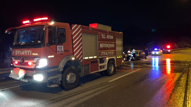 Söke'de seyir halindeyken alev alan otomobil kullanılamaz hale geldi