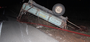 Manisa'da TIR ile traktör çarpıştı: 2 Yaralı