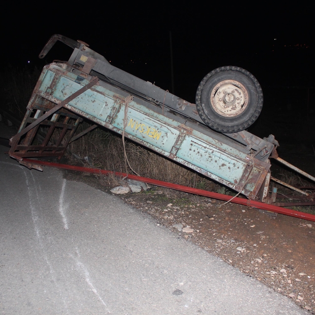 Manisa'da TIR ile traktör çarpıştı: 2 Yaralı