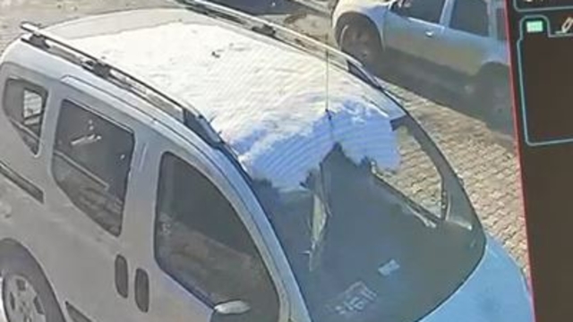 Heyelanda park halindeki cipin üzerine kaya düştü; 40 saniye ile ölümden döndü (2)