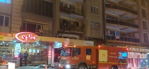 Kemalpaşa'da bir binanın çatısında çıkan yangın söndürüldü