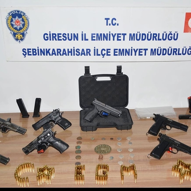 Giresun'da evinde ve iş yerinde silah ile tarihi eser bulunan zanlı tutukla...