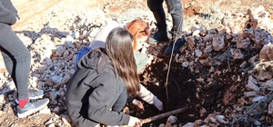 Serik'te lise öğrencileri fidanları toprakla buluşturdu