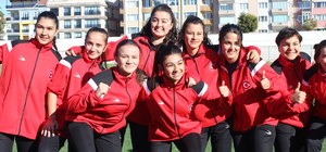 Burdur'da kurulan kadın futbol takımı 3. Lig'de mücadele edecek