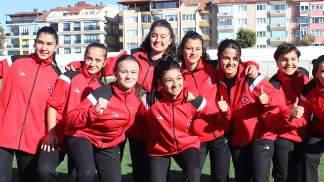 Burdur'da kurulan kadın futbol takımı 3. Lig'de mücadele edecek