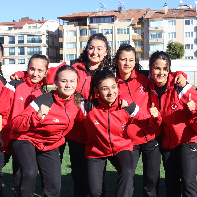 Burdur'da kurulan kadın futbol takımı 3. Lig'de mücadele edecek