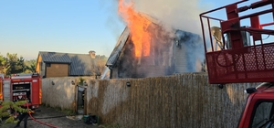 Sakarya'da bir bungalov ev yandı