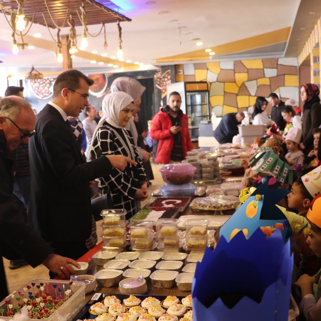 Ağrı'da "Minik Kalplerden Filistin'e Gönül Köprüsü" kermesi düzenlendi