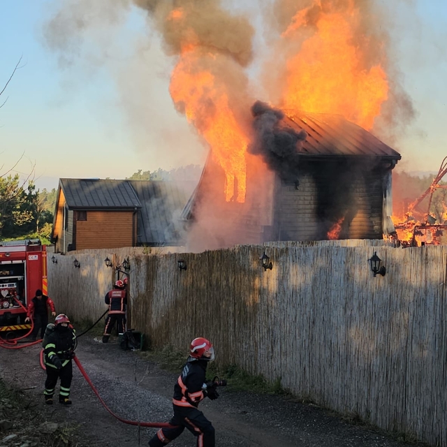 Sakarya'da bungalov alev alev yandı
