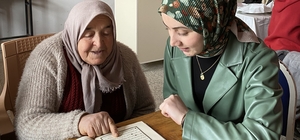 Espiye'de kadınlar Köy Yaşam Merkezindeki kursta Kur'an-ı Kerim öğreniyor