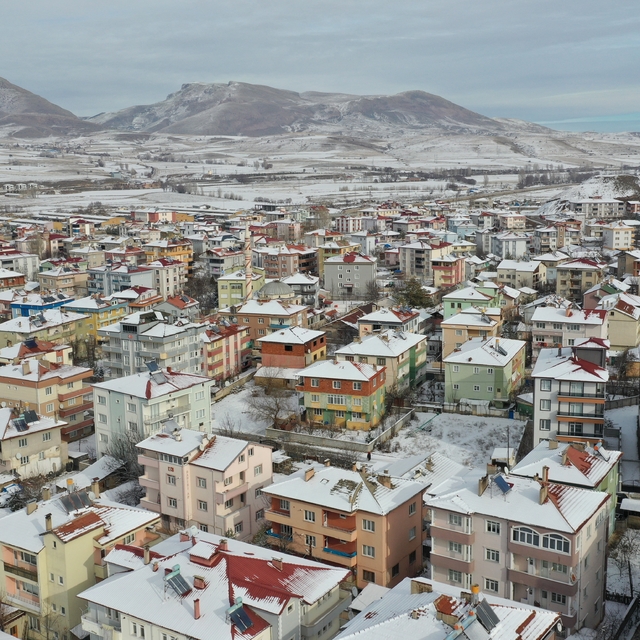 Kelkit'te yaklaşık 22 saat arayla meydana gelen depremler ilçe halkını kork...