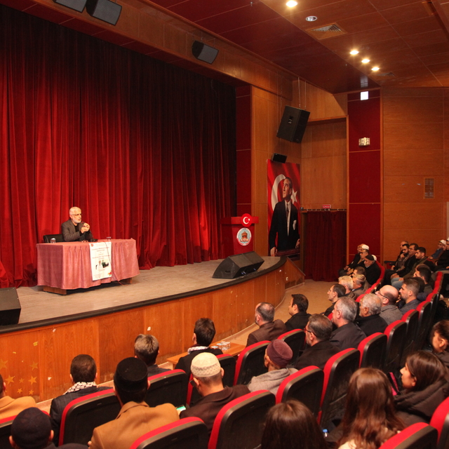 Ahlat'ta "Günümüz Müslümanlarının Sorumluluğu ve Gazze" konferansı düzenlen...