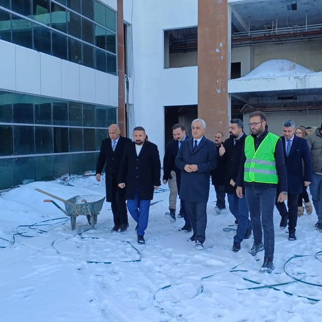 Muş Valisi Avni Çakır, Malazgirt'teki kamu yatırımlarını inceledi