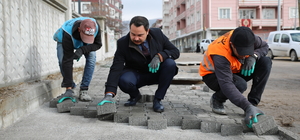 Muradiye'de yol ve kaldırım çalışmaları sürüyor