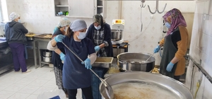 Arguvan'da öğrencilerin öğlen yemeği Halk Eğitim Merkezinde hazırlanıyor