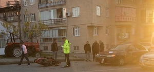 Gediz'de otomobille çarpışan elektrikli bisikletin sürücüsü yaralandı