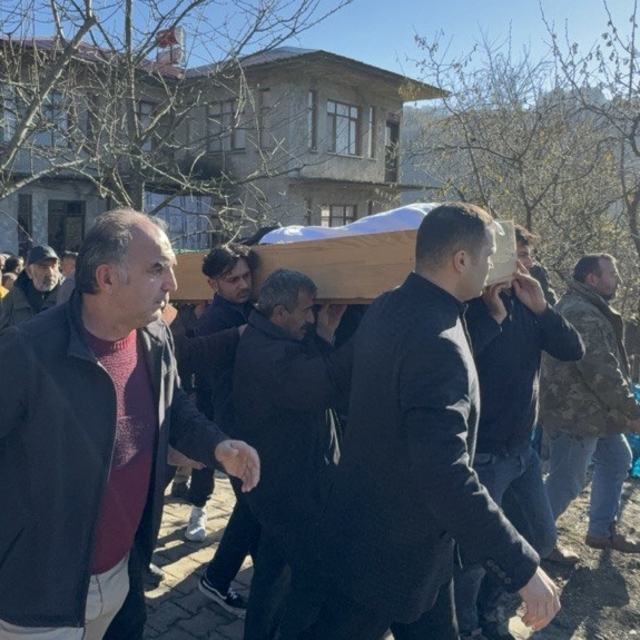 İstanbul'daki kazada yaşamını yitiren pilot Düzce'de toprağa verildi