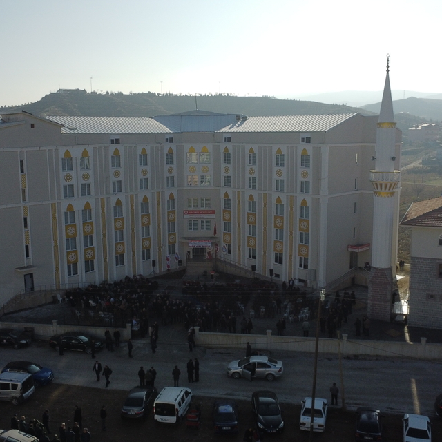 Çorum'da hayırseverlerin yaptırdığı cami ve Kur'an kursunun yer aldığı komp...