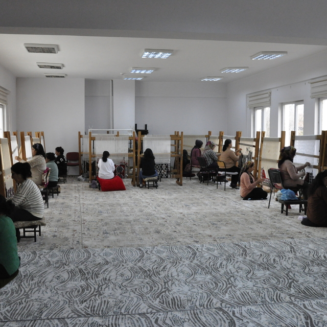 Çukurcalı kadınlar kilim atölyelerinde dokuma kültürünü yaşatıyor