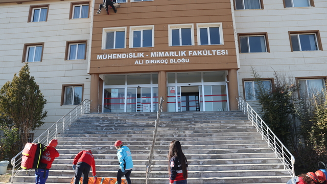 NEVÜ'de yangın tatbikatı yapıldı