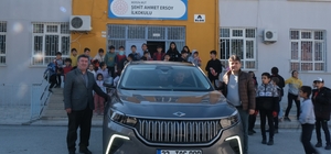 Türkiye'nin yerli otomobili Togg, Mut'ta öğrencilere tanıtıldı