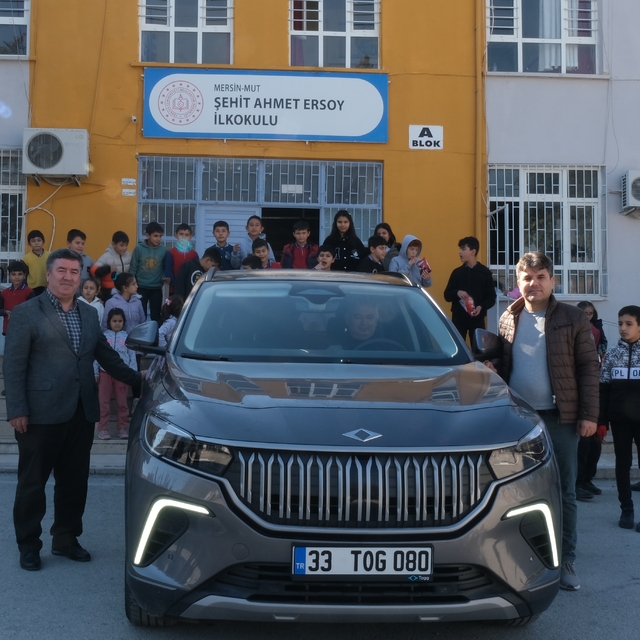 Türkiye'nin yerli otomobili Togg, Mut'ta öğrencilere tanıtıldı