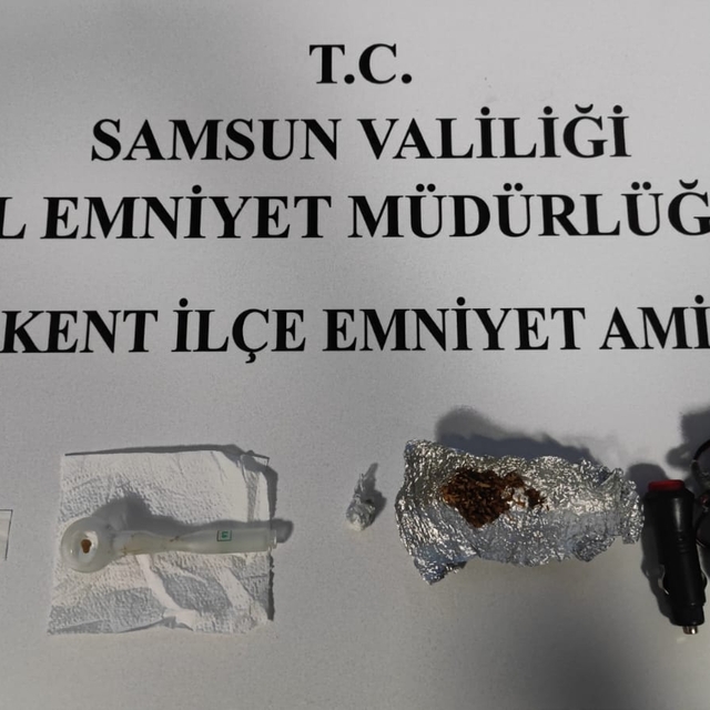 Samsun'da araçlarında uyuşturucuyla yakalanan 2 kişi gözaltına alındı