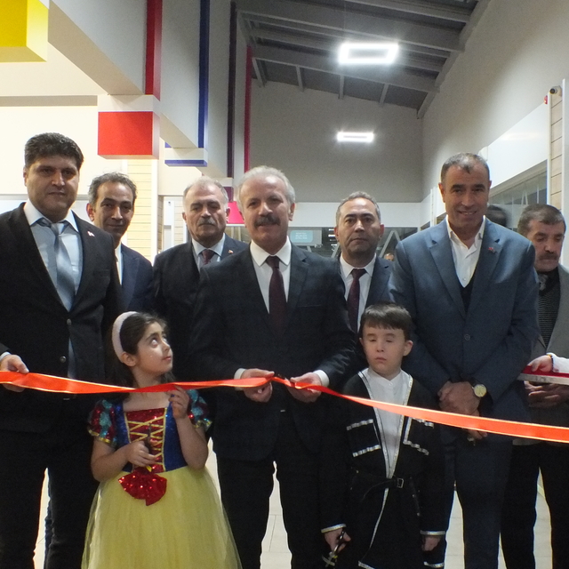 Buruciye Bilim ve Sanat Merkezi'nde resim sergisi açıldı