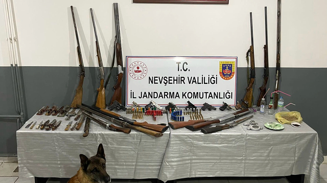 Nevşehir'de evinde çok sayıda silah ele geçirilen şüpheli gözaltına alındı